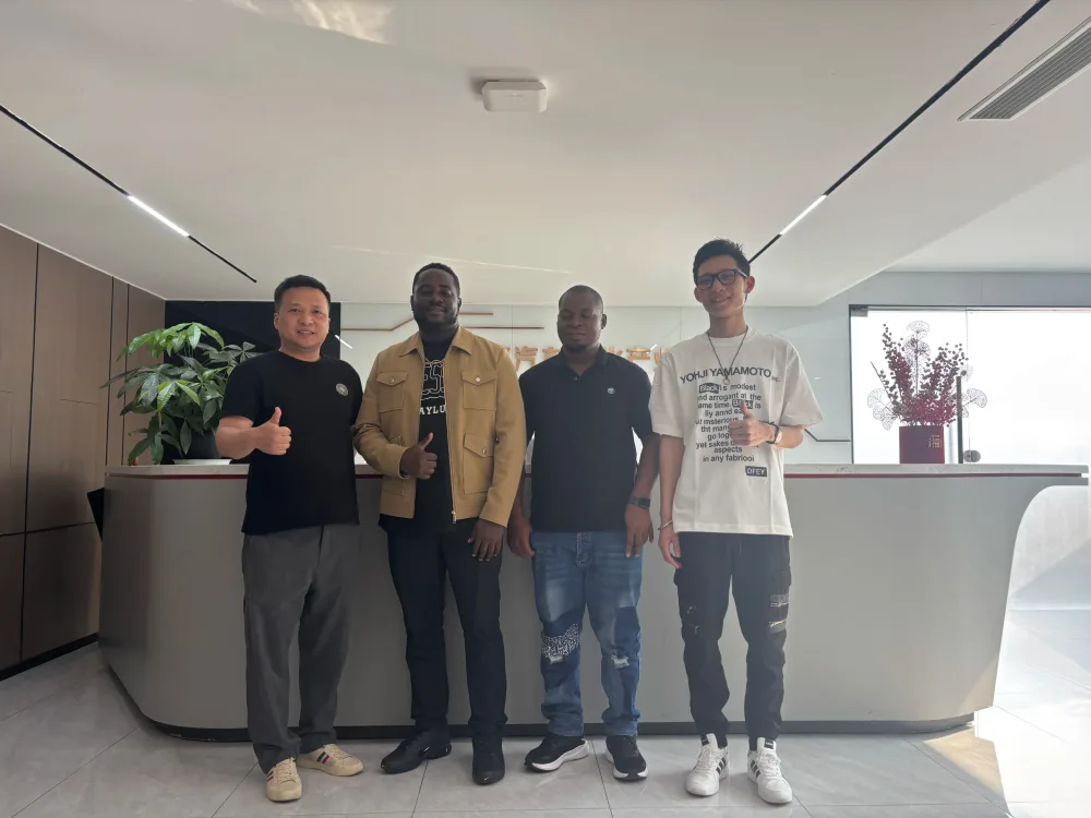 Yutai team with customers — photo 1